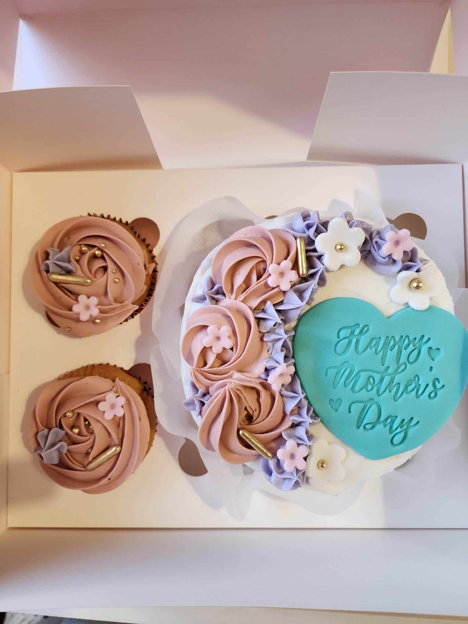 MOM Lovely Rosette Cake | YippiiGift