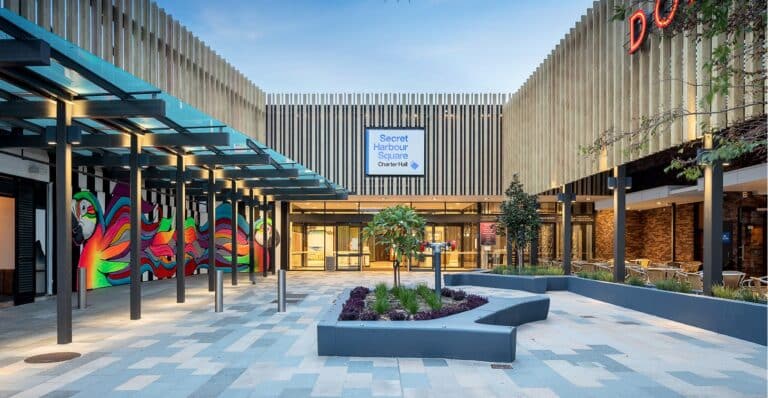 i2c secretharbour 055 smallf0473ba8acc44e73947e8e0c2c7339e8 768x398