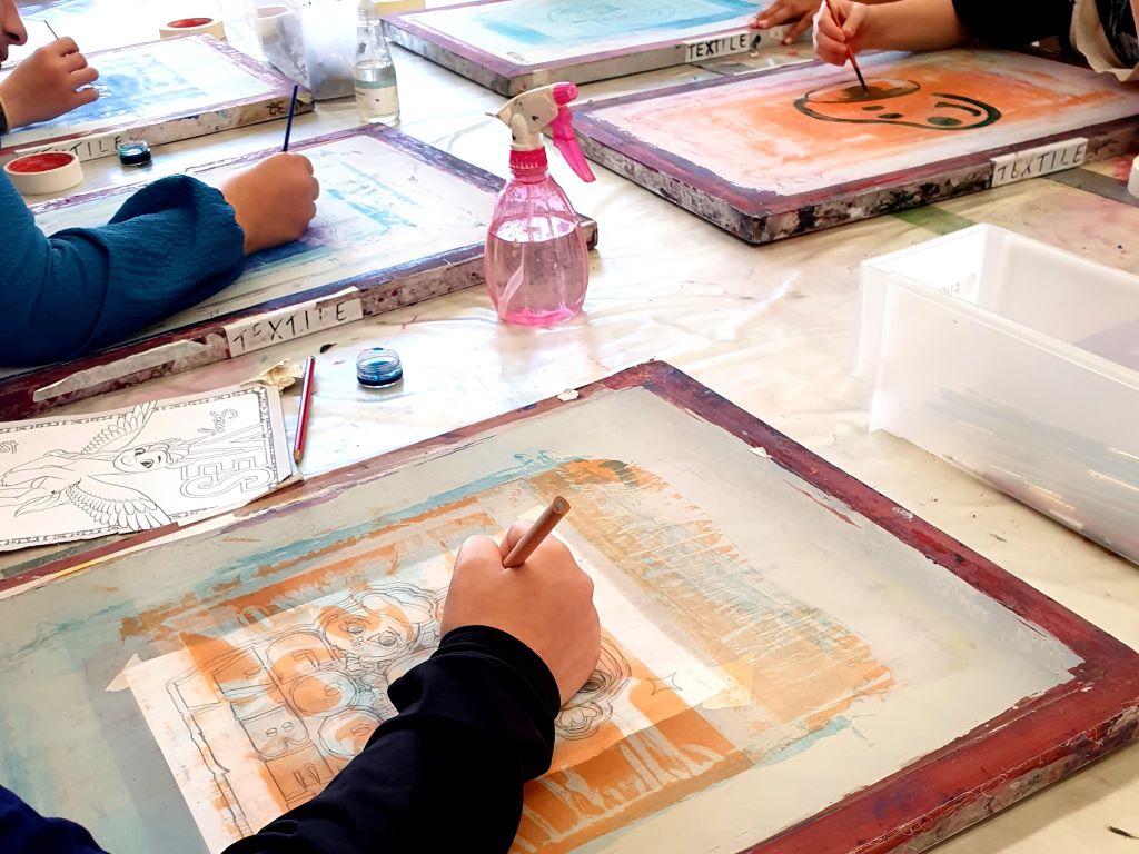 Screen Printing with Drawing Fluid for Teens – school holiday workshop