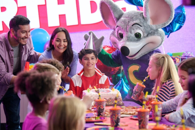 Chuck E. Cheese Australia Kids Birthday Parties Buggy Buddies Article5 768x512