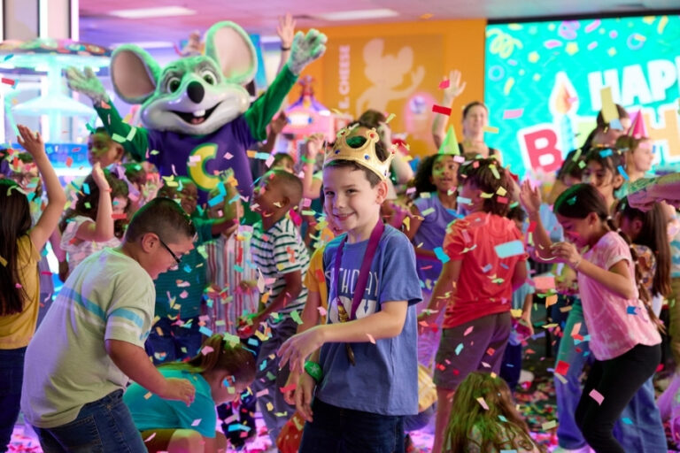 Chuck E. Cheese Australia Kids Birthday Parties Buggy Buddies Article6 768x512